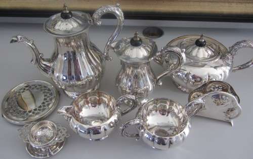 Old English Reproduction E.P. (428) Marlboro(Plate) Canada-Tea/Coffee Set.