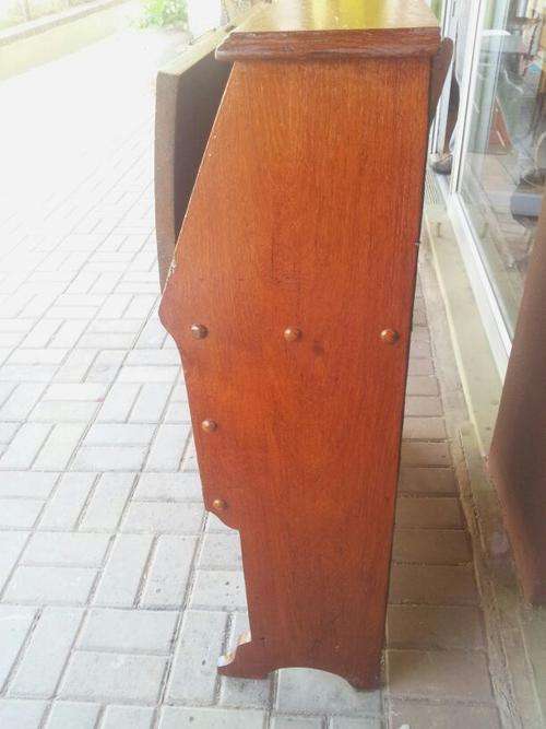 Old Oak Writing Desk - This is very beautiful