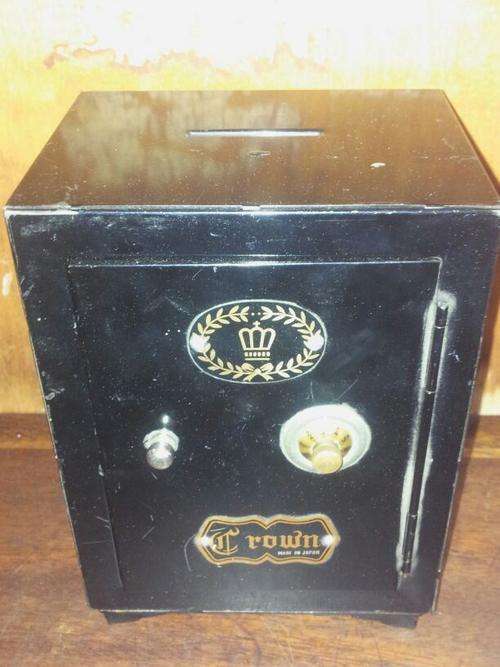 Rare Vintage Crown safe money box with combination lock