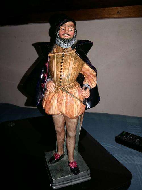 Price reduced - Sir Walter Raleigh Royal Doulton Figurine HN 2015