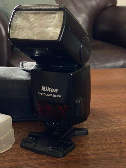 Nikon SB 800 Speedlight & Creative flash photography book worth R550