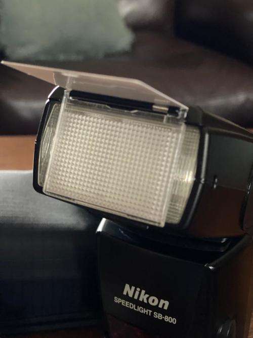 Nikon SB 800 Speedlight & Creative flash photography book worth R550