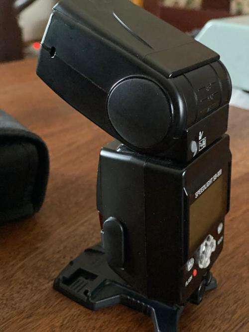 Nikon SB 800 Speedlight & Creative flash photography book worth R550