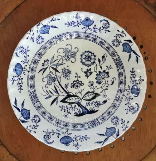 Classic J&G Meakin Blue Nordic salad dish
