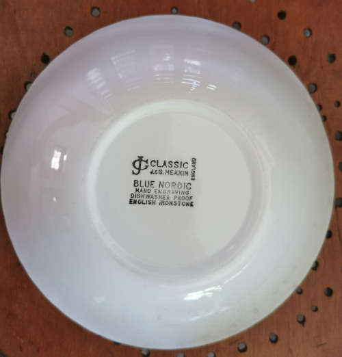 Classic J&G Meakin Blue Nordic salad dish