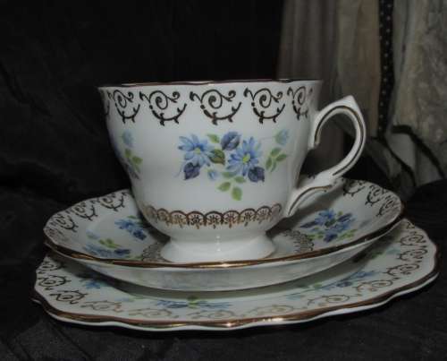 Colclough Trio. Pattern 8246. (3))