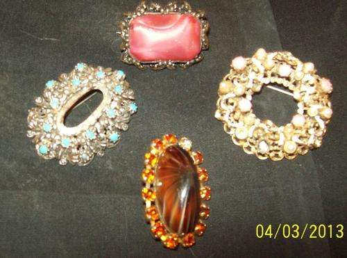 VINTAGE COSTUME JEWELLERY -  4 X BROOCHES