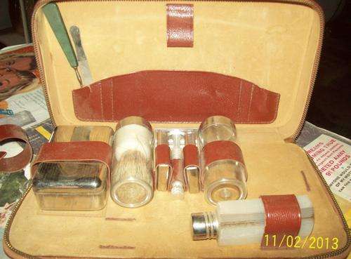 GENTLEMAN'S TOILETRY SET IN A CASE - STOCK CLEARANCE SALE!!!