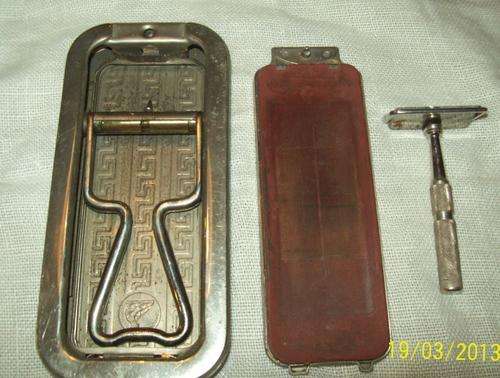 VINTAGE ROLLS RAZOR IN ORIGINAL BOX