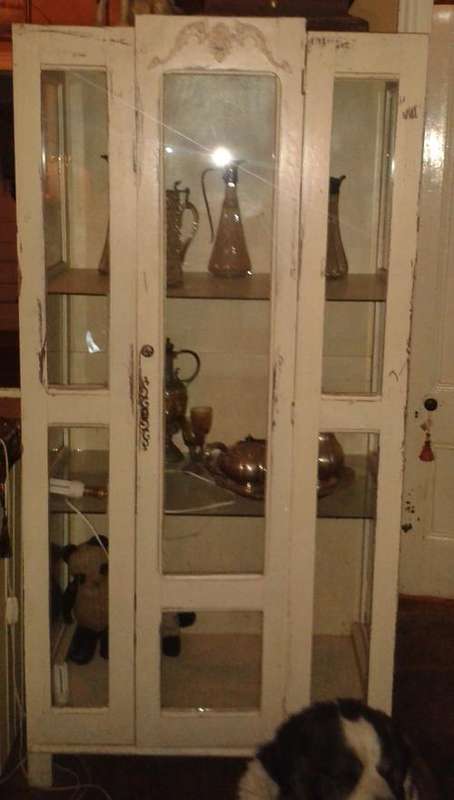 SHABBY CHIC CREME WOOD & GLASS DISPLAY CABINET
