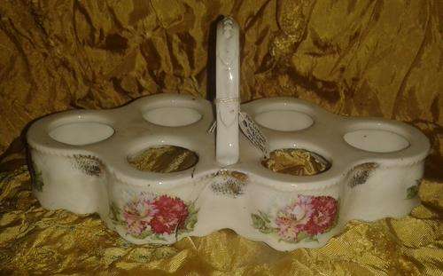19TH CENTURY PORCELAIN EGG CRUET - DAMAGED