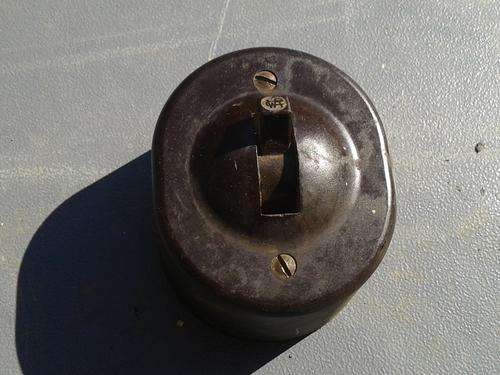 PORCELAIN & BAKELITE LIGHT SWITCH