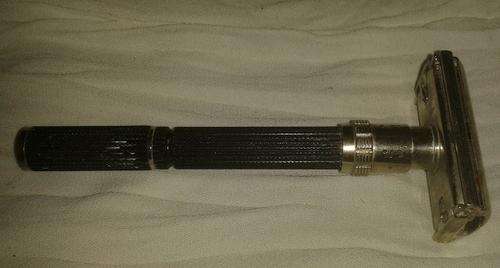 VINTAGE "GILLETTE"  RAZOR