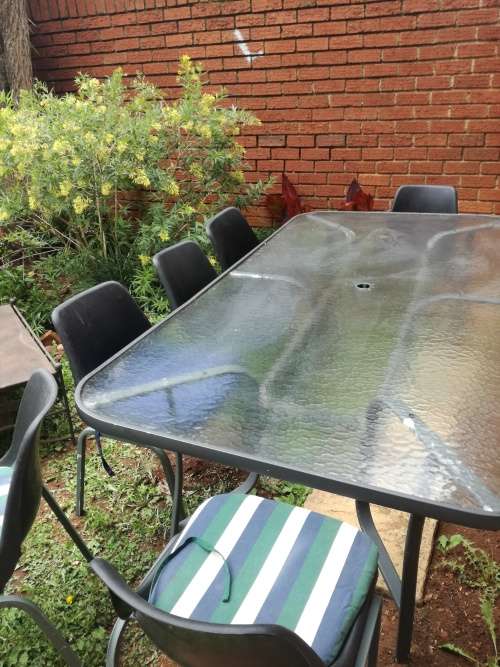 Glass garden/patio table and 6 chairs