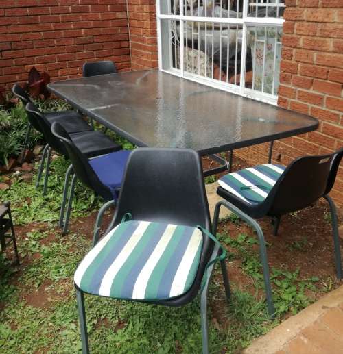Glass garden/patio table and 6 chairs