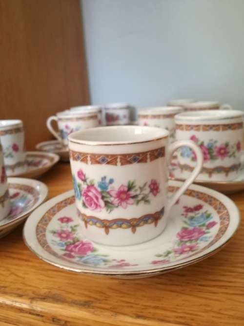 10 X  vintage expresso cups and saucers