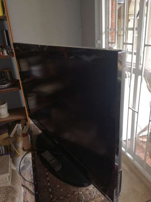 40` Hyundai TV in perfect working condition