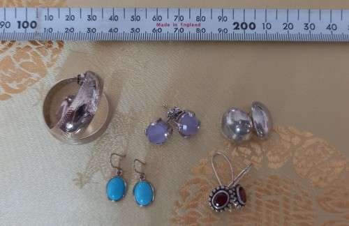 FIVE PAIRS OF VINTAGE STERLING SILVER EARRINGS - THREE PAIRS SET WITH GARNETS, TURQUOISE AND QUARTZ