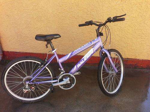 Raleigh 24" 21-speed Ladies Purple & White Bicycle