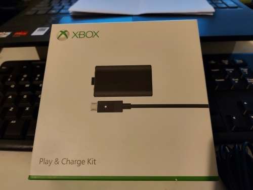 XBOX One Controller and Play and Charge Kit