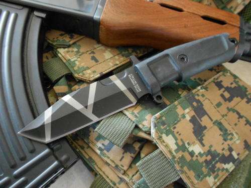 Combat Tanto