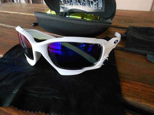 Jawbones white