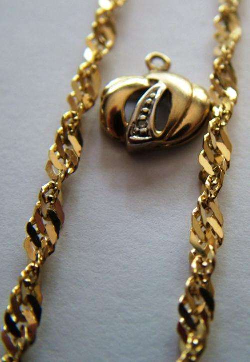 SOLID 375 9CT NECKLACE AND PENDANT @R1 START