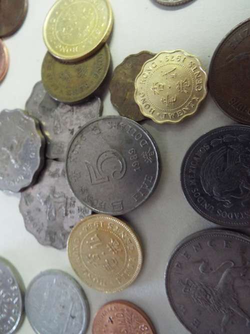 MIX LOT OF 90 COINS  @R1 START ,,,,
