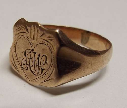 NICE,,,,, 4.1 solid 9 ct gold ring