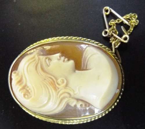 NICE,,,,RARE,,,9 CT GOLD 8.3 grams Vintage Cameo Gold Brooch Pendant
