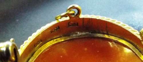NICE,,,,RARE,,,9 CT GOLD 8.3 grams Vintage Cameo Gold Brooch Pendant