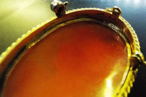 NICE,,,,RARE,,,9 CT GOLD 8.3 grams Vintage Cameo Gold Brooch Pendant