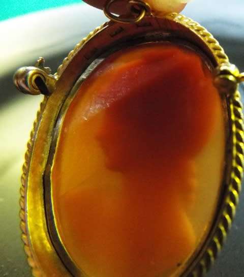NICE,,,,RARE,,,9 CT GOLD 8.3 grams Vintage Cameo Gold Brooch Pendant