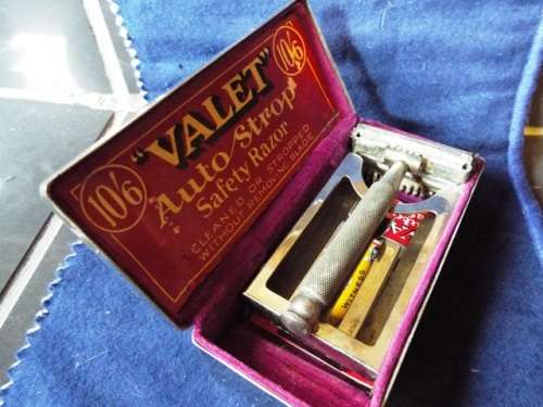 Vintage c1935 Valet Auto-strop Single Edge Open Comb Safety Razor in Original Tin