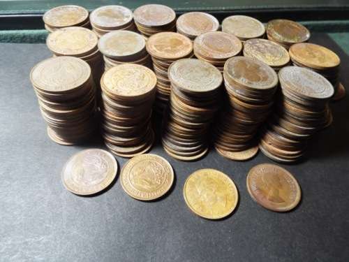 WOW OVER 350 Union of South Africa: Quarter Pennys as 1 big lot