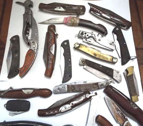 job lot of mostly broken okappi knifes