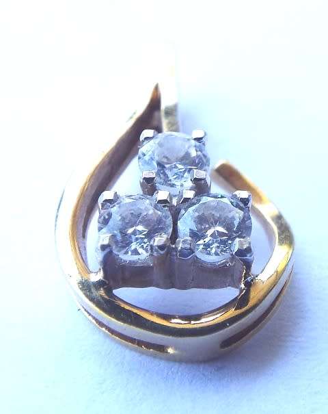 SOLID 9 ct gold  PENDAND WITH 3 REAL 0.1 CT  DIAMONDS EACH