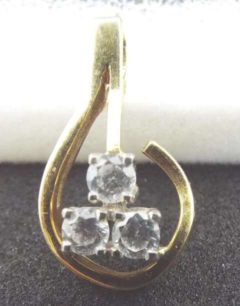SOLID 9 ct gold  PENDAND WITH 3 REAL 0.1 CT  DIAMONDS EACH