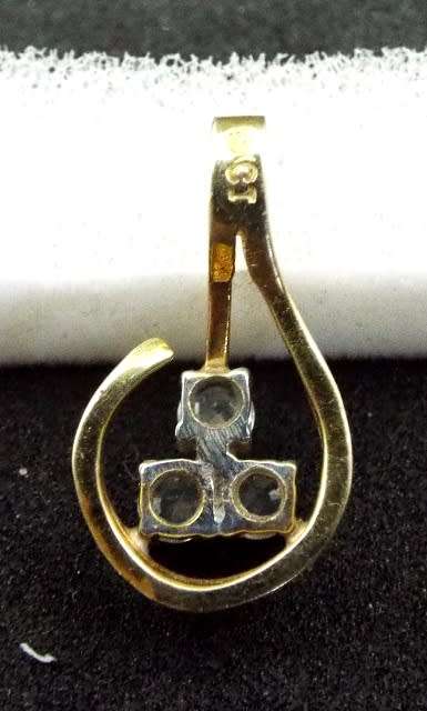 SOLID 9 ct gold  PENDAND WITH 3 REAL 0.1 CT  DIAMONDS EACH