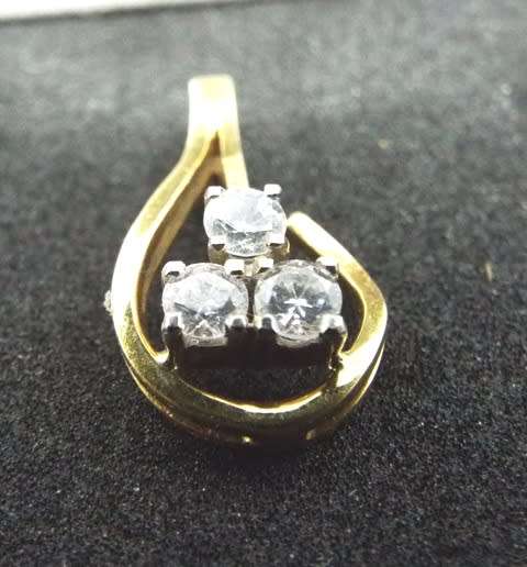 SOLID 9 ct gold  PENDAND WITH 3 REAL 0.1 CT  DIAMONDS EACH