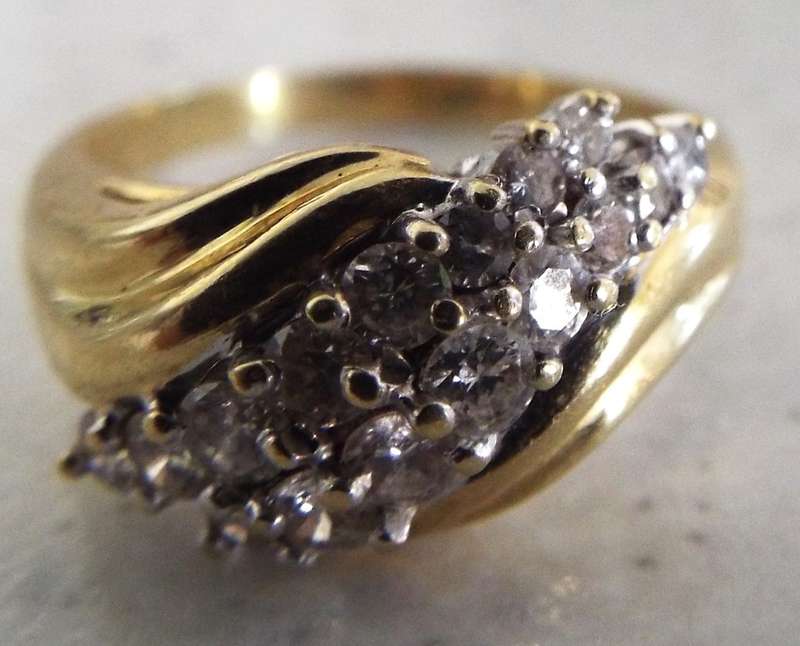 SOLID 18 ct gold  and diamond cluster ring 6.2 gram with  1CT   real natural  diamonds