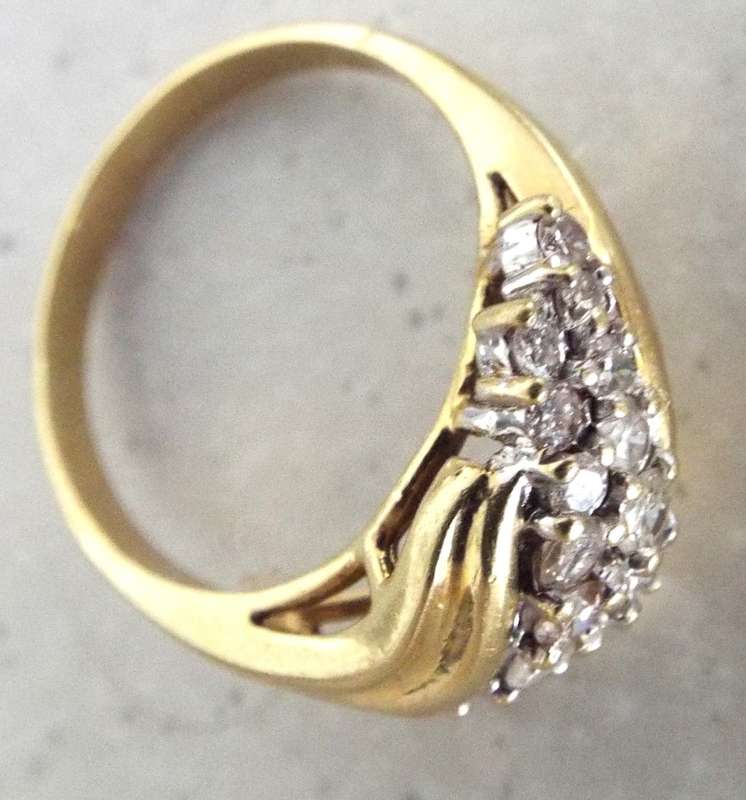 SOLID 18 ct gold  and diamond cluster ring 6.2 gram with  1CT   real natural  diamonds
