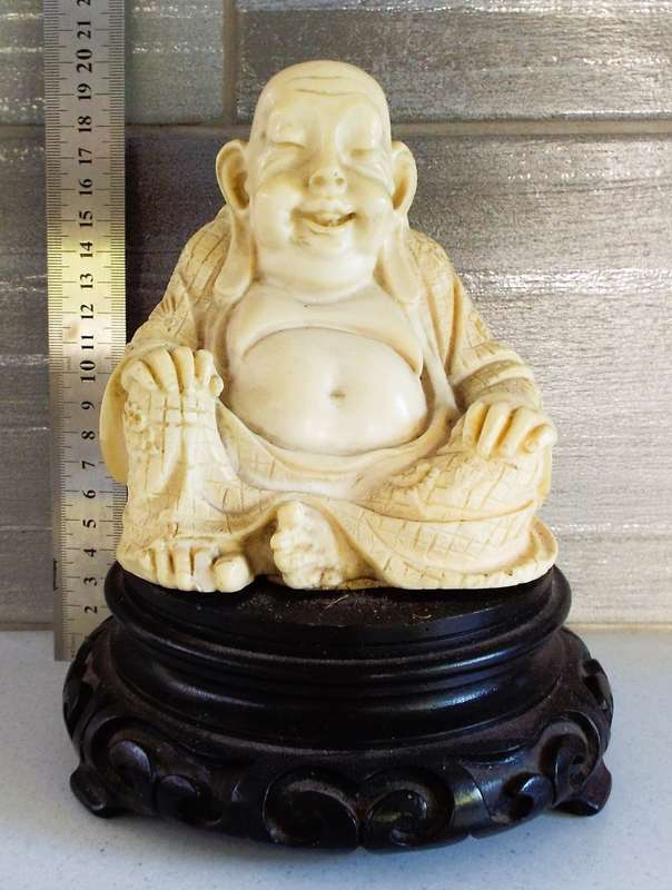 WOW,,,,, nice big resin tipe sitting buddha   ,,,