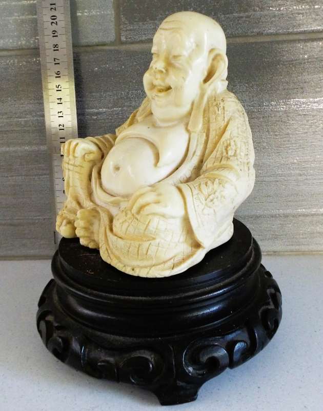 WOW,,,,, nice big resin tipe sitting buddha   ,,,