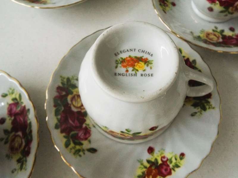 WOW,,,,, vintage Elegant china english rose tea set