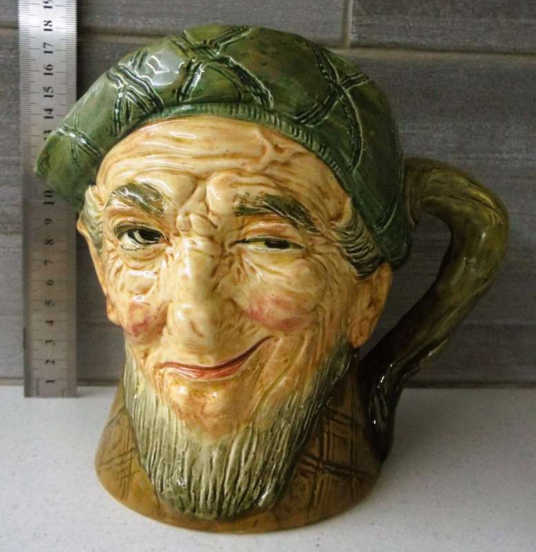 WOW,,,,,antique  ROYAL DOULTON TOBY JUG ``OLD MAN`` MUSIC BOX ``The Campbells are coming.`` 100%