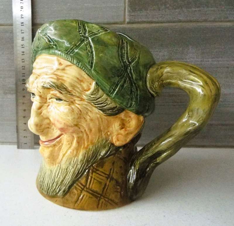 WOW,,,,,antique  ROYAL DOULTON TOBY JUG ``OLD MAN`` MUSIC BOX ``The Campbells are coming.`` 100%