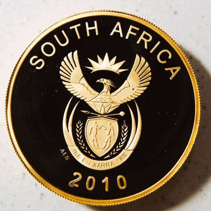 Rare 2010 1 oz 24ct gold R200 Fifa coin (solid 24 ct gold)