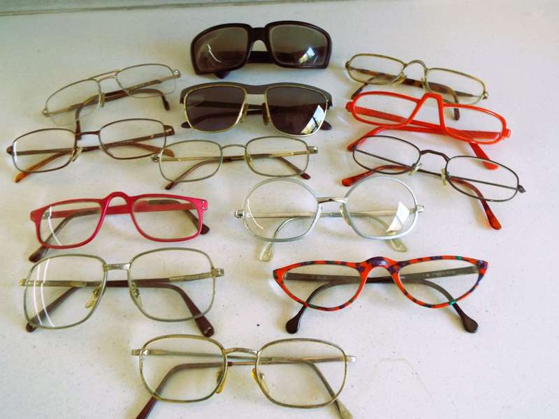 nice vintage lot of glasss