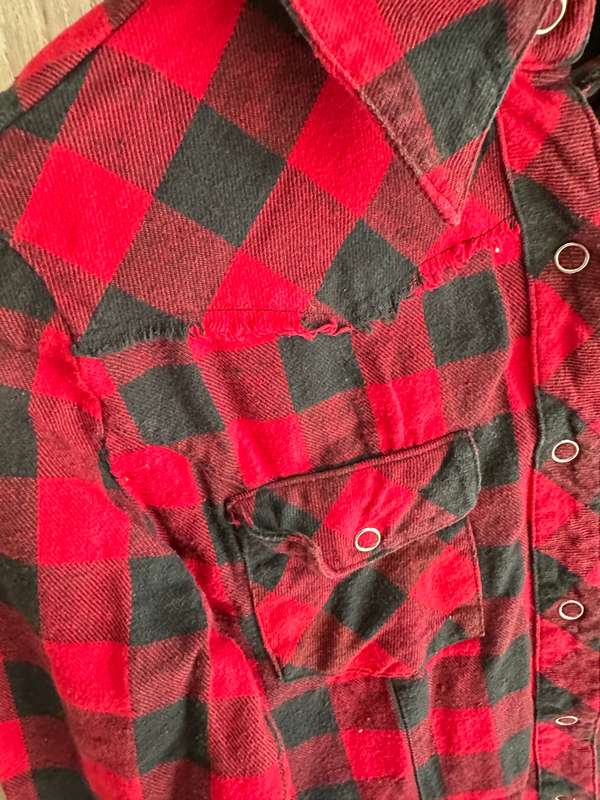 ANGEL CITY PLAID SHIRT BLACK AND RED SIZE XS